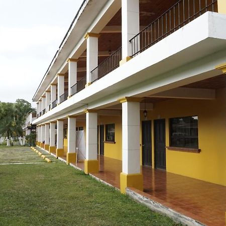 Zafra Hotel Retalhuleu Exteriör bild