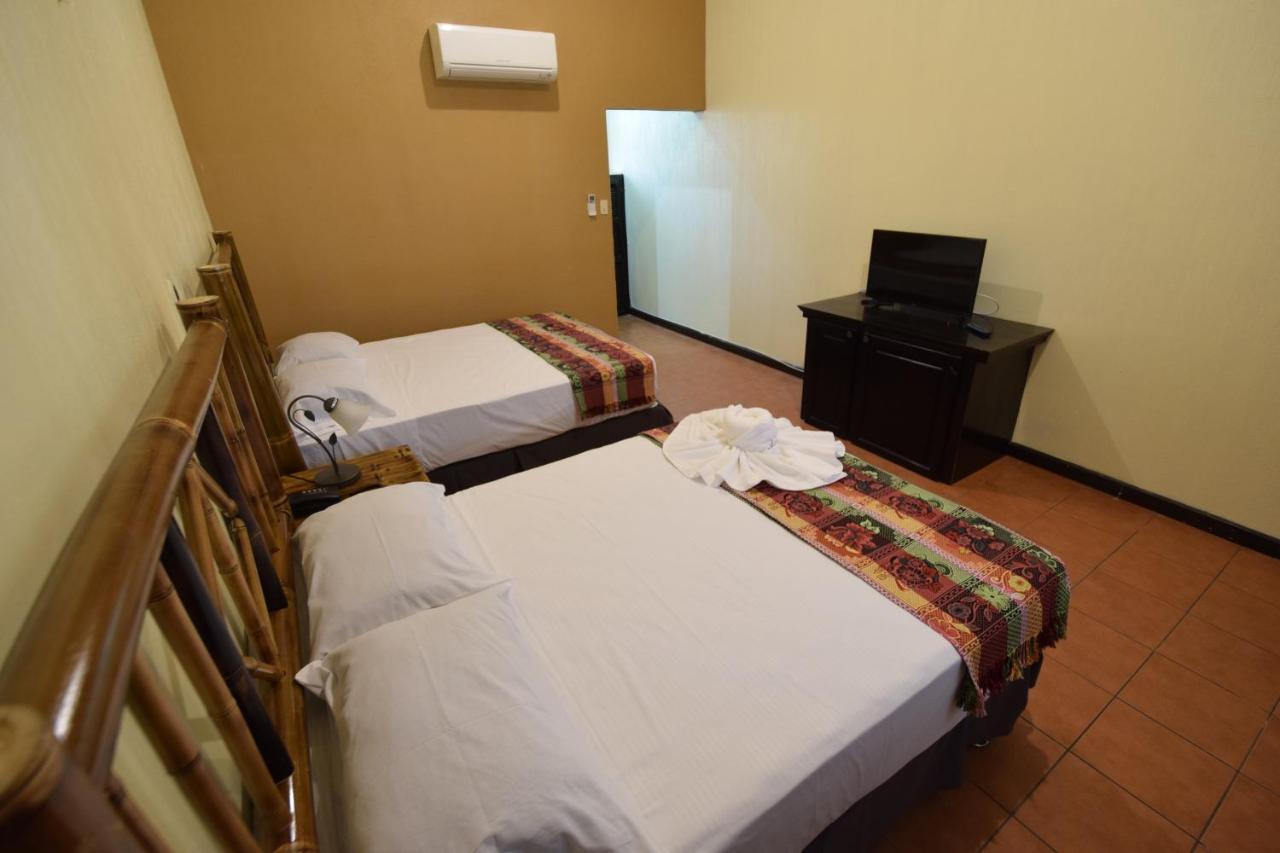 Zafra Hotel Retalhuleu Exteriör bild